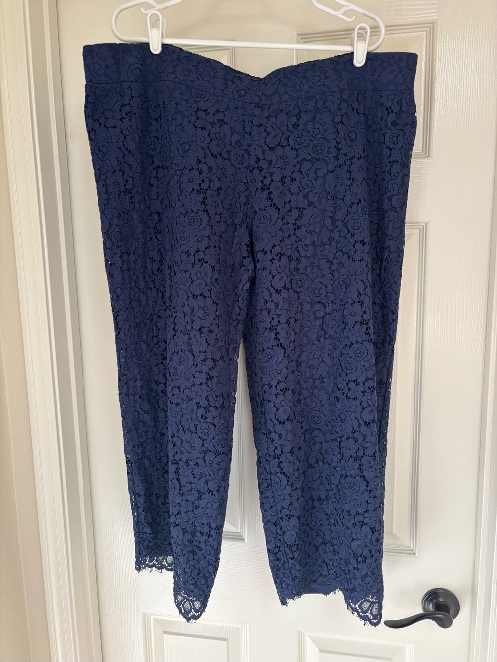 Isaac Mizrahi Navy Lace Cropped Capris